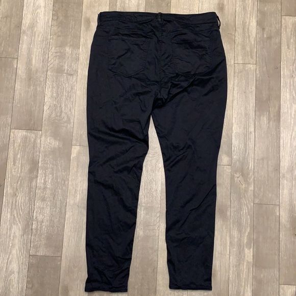 Old Navy Women's Skinny Jeans - Black - Picture 2 of 8